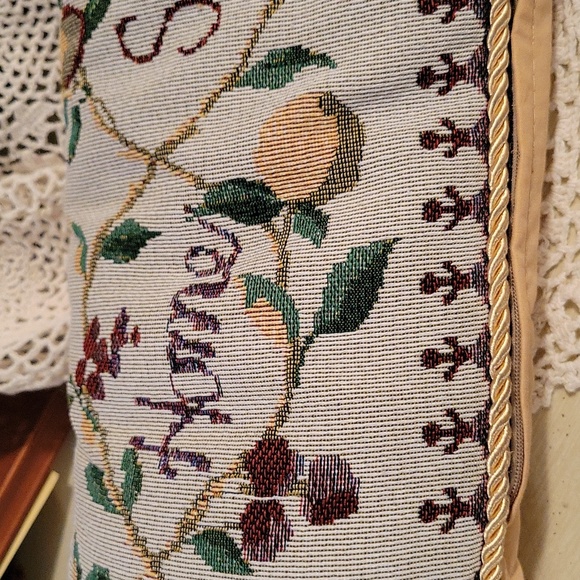 Gorgeous long tapestry pillow - Picture 3 of 4